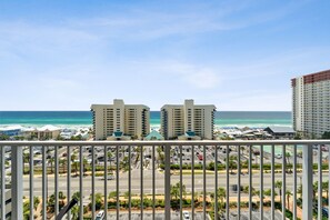 Property grounds - 9th Floor Private Gulf View & a Walk to the Beach - 5 Resort Pools + Hot Tubs! (Panama City Beach)