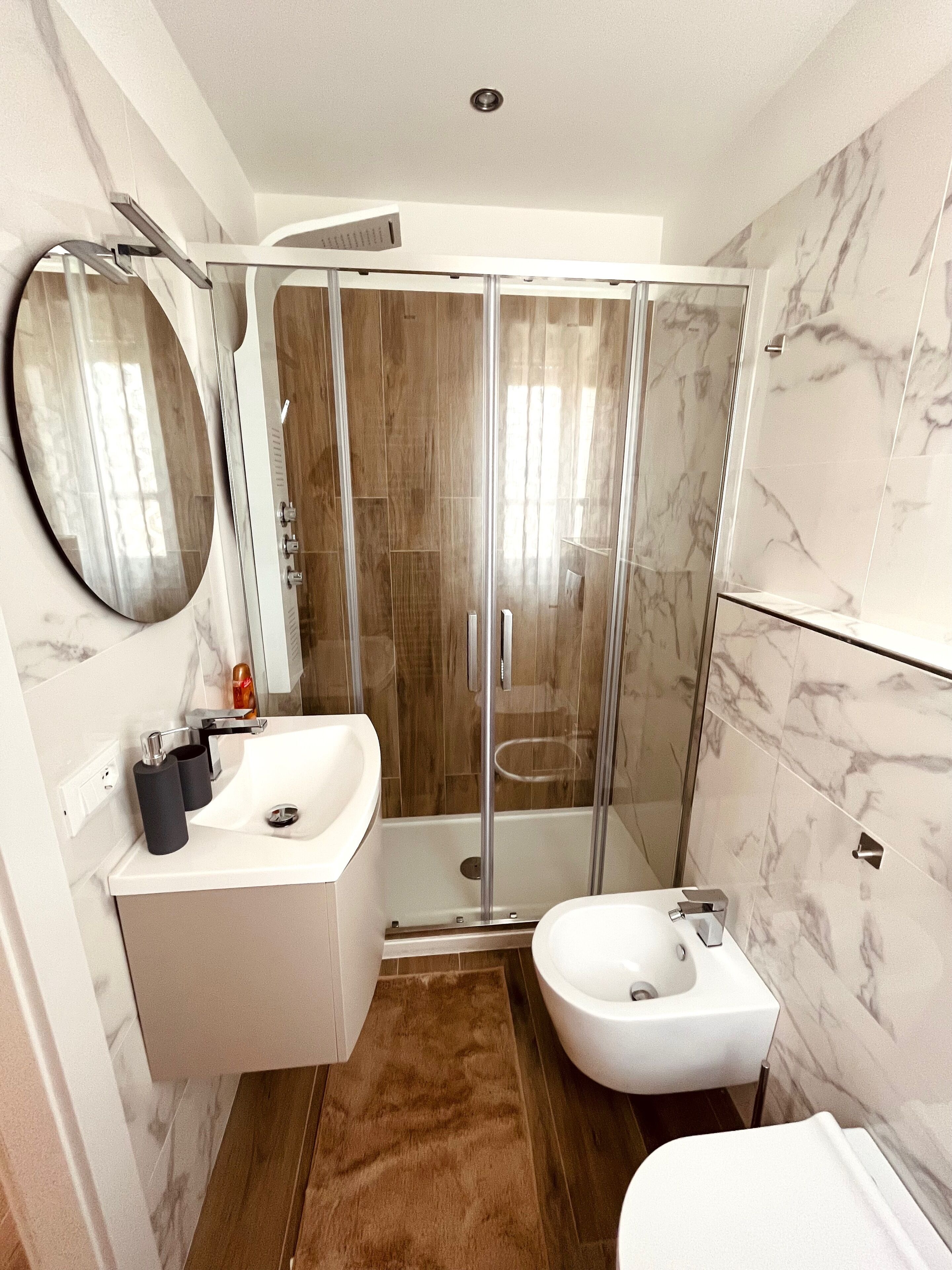 Doccia, asciugacapelli, bidet, asciugamani