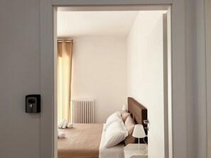 1 quarto, escrivaninha, Wi-Fi de cortesia, roupa de cama
