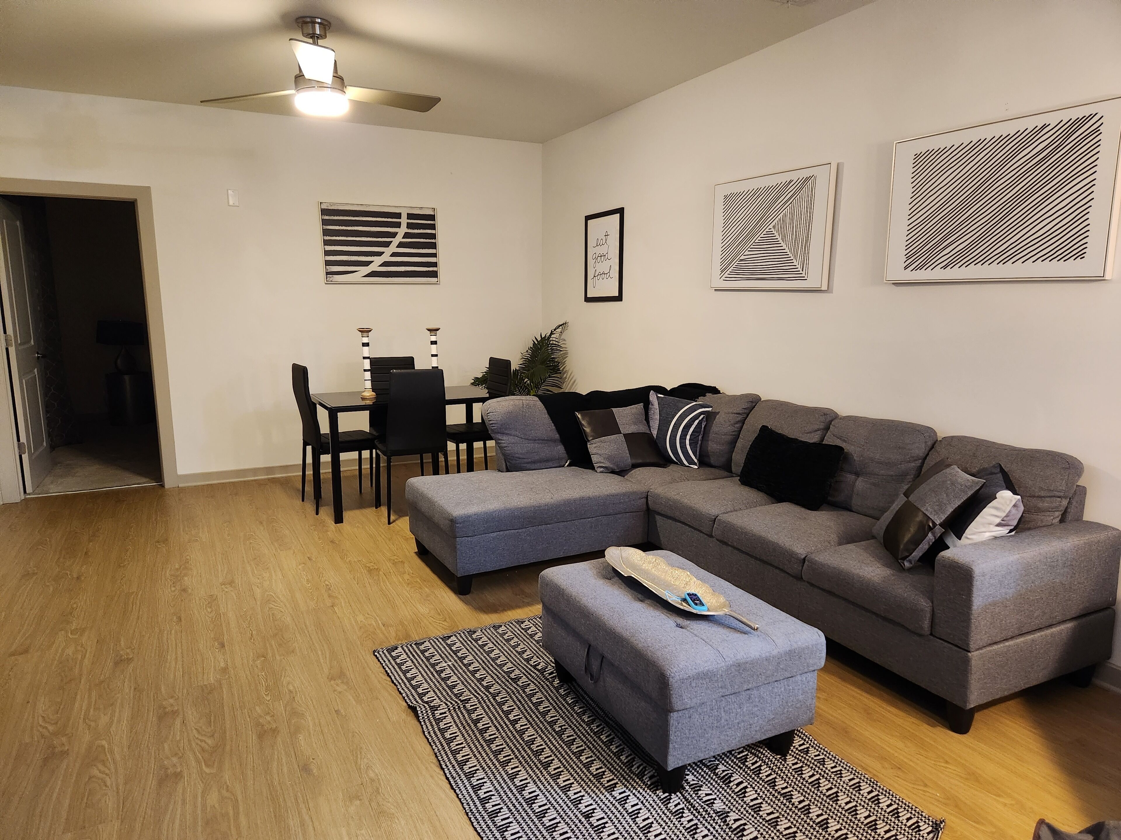 Cozy 2BR/2BA minutes from major interstate centrally located downtown Richmond.
