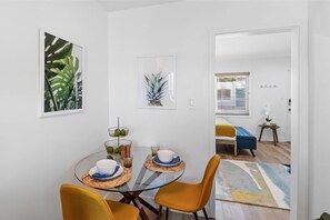 Dining - Beautiful Studio in Mar Vista near huge park and Trader Joe's! (Los Angeles)
