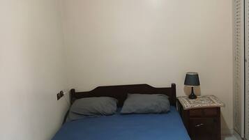 3 makuuhuonetta, silitysrauta/-lauta, ilmainen Wi-Fi, vuodevaatteet