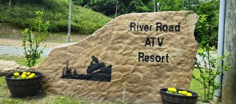 1 BR/1BR Lofted Cabin West Virginia Hatfield McCoy ATV Trails