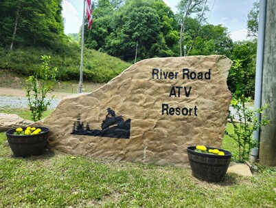 1 BR/1BR Lofted Cabin West Virginia Hatfield McCoy ATV Trails