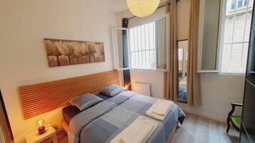 2 slaapkamers, een strijkplank/strijkijzer, gratis wifi, beddengoed