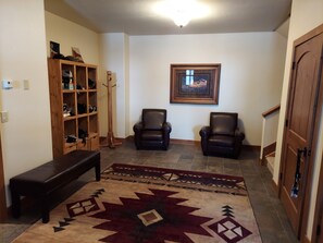 Interior - Mt Crested Butte views from the hot tub and a very short walk to the lifts.
(Crested Butte)