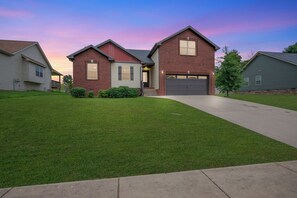 Exterior - Game Room - Patio + Grill - Sleeps 9 - King Bed (Clarksville)