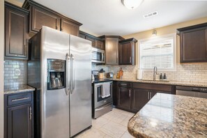 Private kitchen - Game Room - Patio + Grill - Sleeps 9 - King Bed (Clarksville)