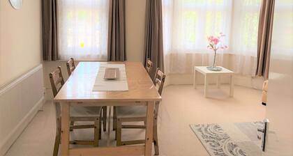 Bright, Spacious, 2 Bed 1st Floor Apartment, Elizabeth & Central Lines