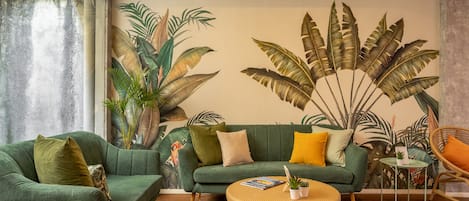 Coin salon dans le hall