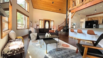 TV connectée, cheminée, baby-foot, table de tennis de table