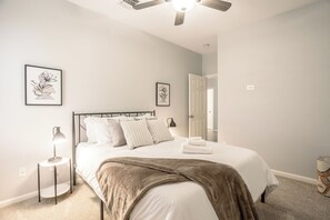 4 habitaciones, escritorio, tabla de planchar con plancha y wifi gratis 