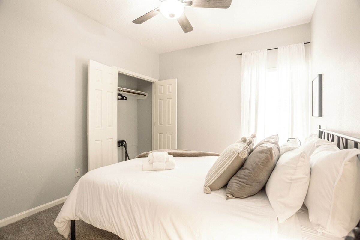 Photo 11 of MedCenter Modern Retreat: King Suite and Office