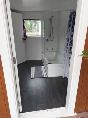 Hair dryer, towels, soap, shampoo - Rural in the City (Palmerston North)