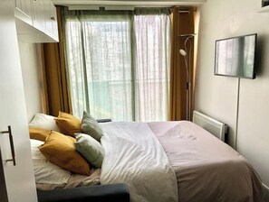 1 bedroom, desk, iron/ironing board, free WiFi