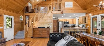 Mallard Manor - Hot Tub!