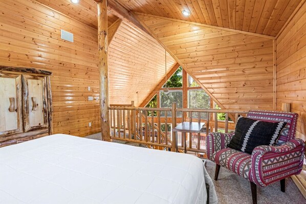 3 bedrooms, desk, WiFi, bed sheets
