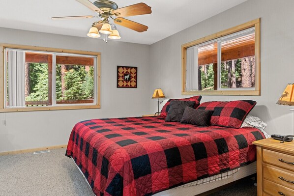 5 bedrooms, desk, WiFi, bed sheets