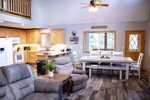 Interior - Blue Pine Lodge! Fire Pit! (Duck Creek Village)