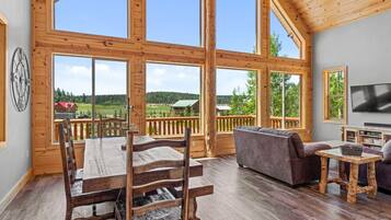 Televisión y chimenea