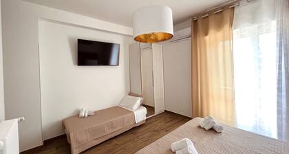 Termoli Station 2 - easy parking - room in downtown with private bathroom and balcony