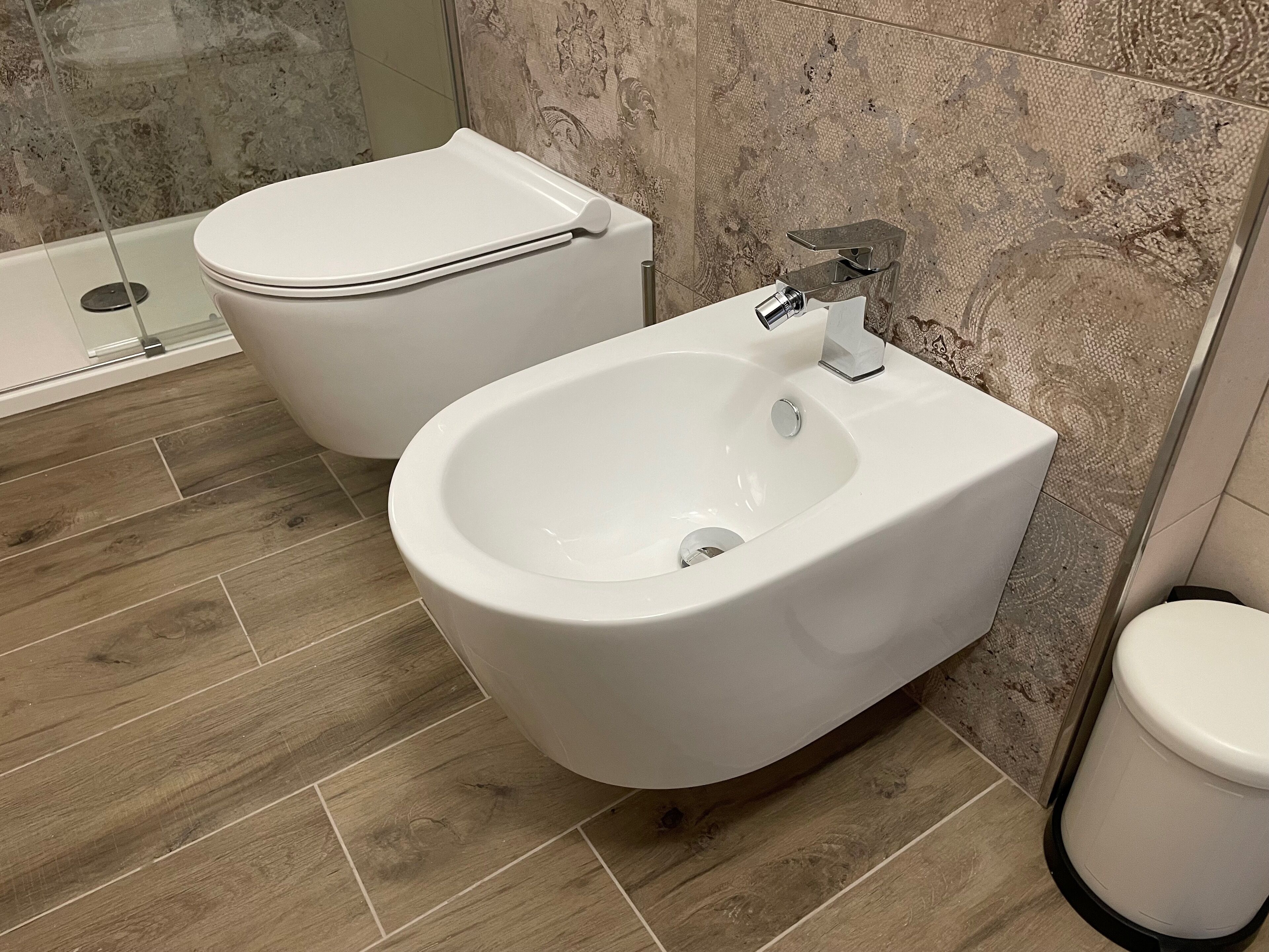 Doccia, asciugacapelli, bidet, asciugamani