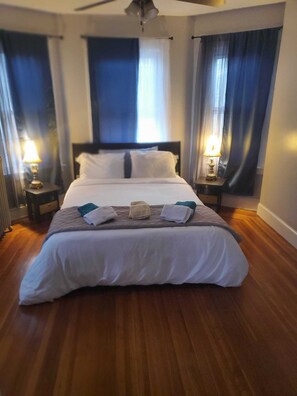 3 Schlafzimmer, Schreibtisch, Bügeleisen/Bügelbrett, Reisekinderbett