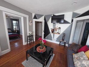 3 多间卧室、办公桌、熨斗/熨衣板、旅行婴儿床