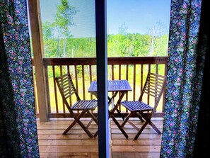 Outdoor dining - Miracles on Polly- Memory Lane Cabin  (Belfast)