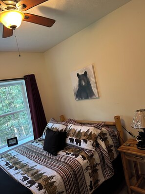 2 bedrooms, travel cot, free WiFi, bed sheets