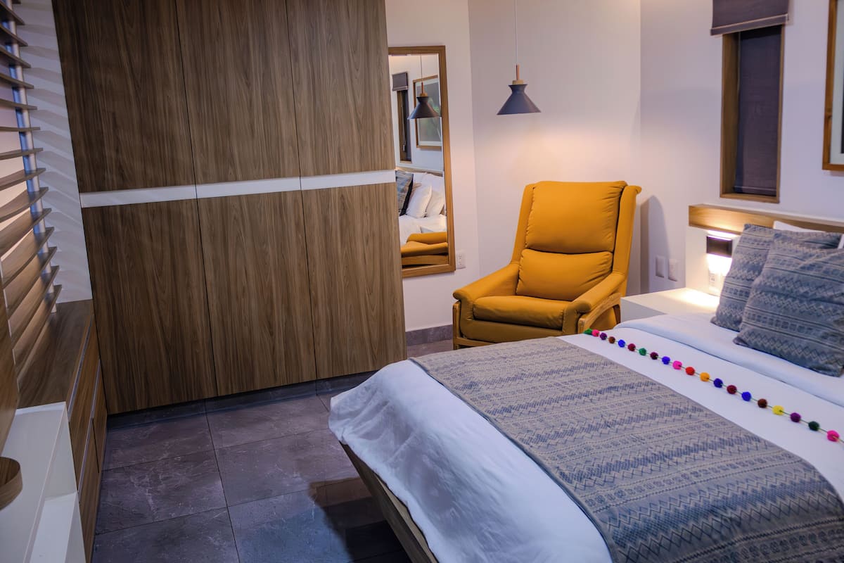 Suíte estúdio premium | Roupas de cama premium, edredons de pluma, cofres nos quartos