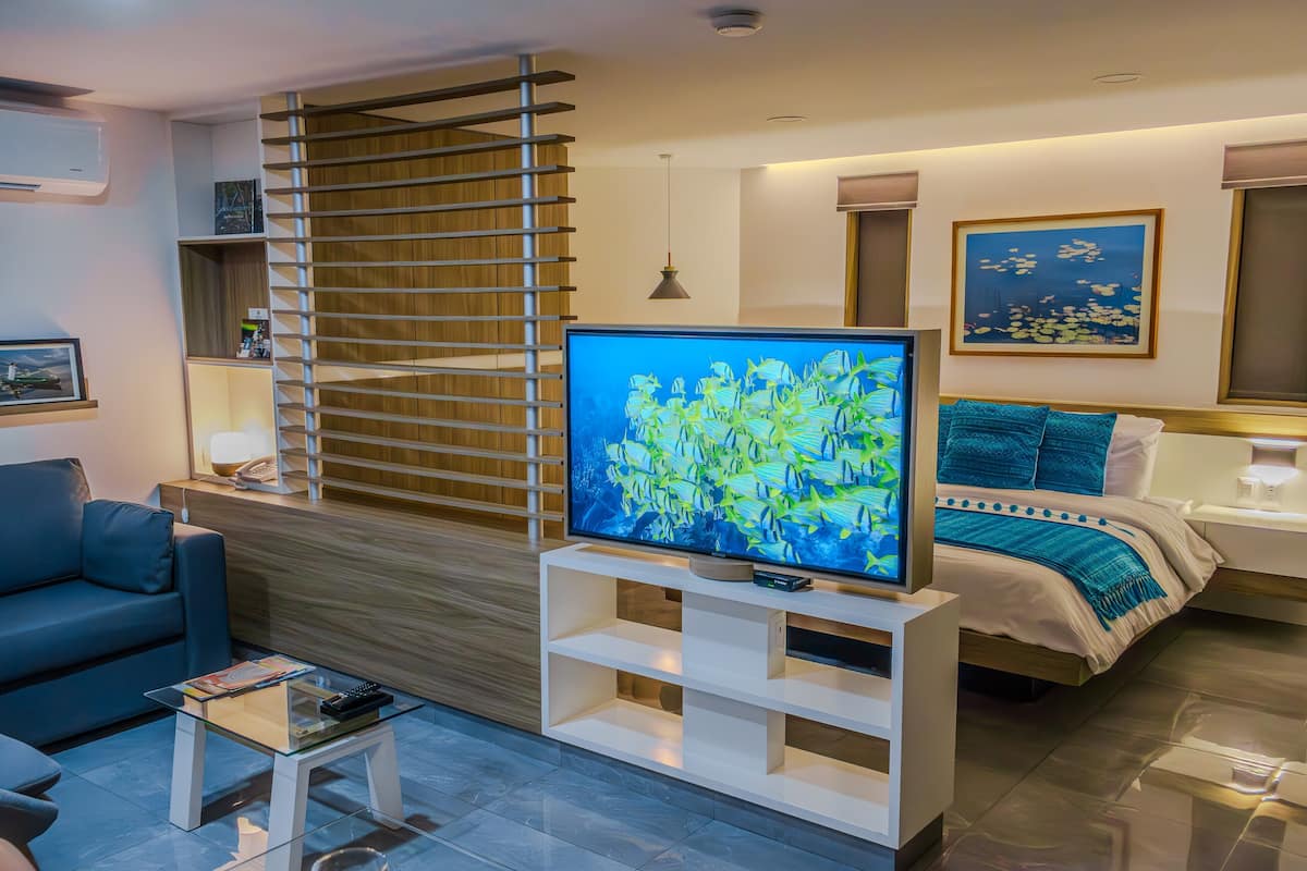 Quarto superior | Roupas de cama premium, edredons de pluma, cofres nos quartos