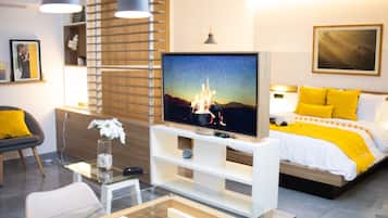 Comfort studio suite | Luxe beddengoed, donsdekens, een kluis op de kamer, een laptopwerkplek