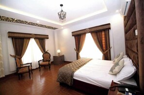Soundproofing, iron/ironing board, free WiFi - Canal View Hotel (Rahim Yar Khan)