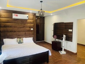 Habitació doble Deluxe | Habitacions insonoritzades, planxa i posts de planxar i wifi gratuïta