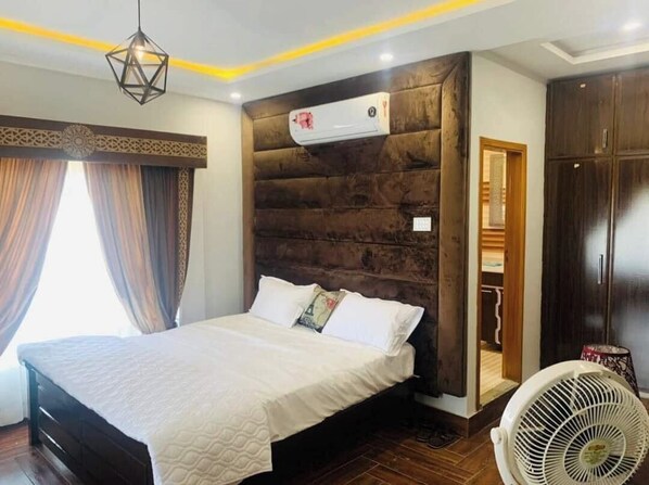 Soundproofing, iron/ironing board, free WiFi - Canal View Hotel (Rahim Yar Khan)