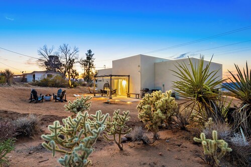 COZY JOSHUA TREE HOME- 9 min to the park! with Hot Tub