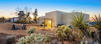 COZY JOSHUA TREE HOME- 9 min to the park! with Hot Tub