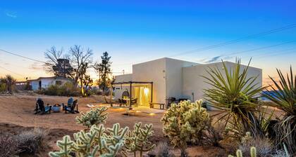 COZY JOSHUA TREE HOME- 9 min to the park! with Hot Tub