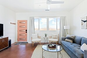 Smart TV, table tennis