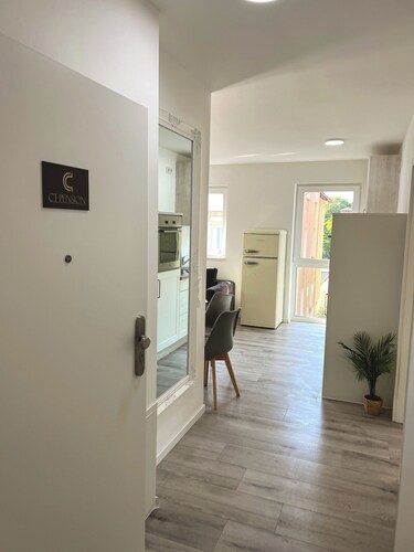 Home Inn Apartments 101