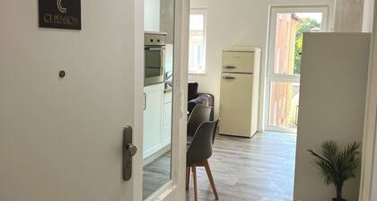 Home Inn Apartments 101