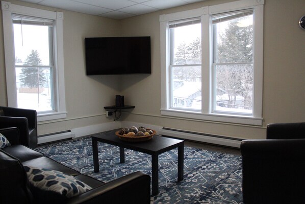 Smart TV - Two Bedroom Apt in Barre VT! (Barre)