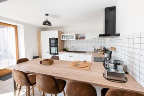 Frigorifero, microonde, forno, lavastoviglie
