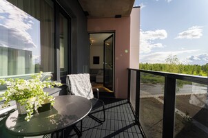 Premium Apartment, 1 Bedroom, Non Smoking, Courtyard View | Terrace/patio