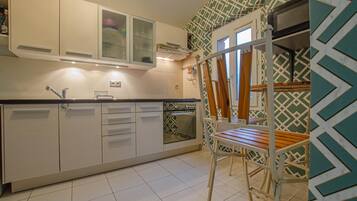 Fridge, microwave, oven, toaster