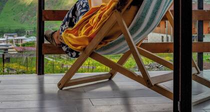 Cozy and quiet wooden cottage in the heart of mountains.