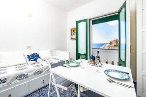 3 bedrooms, iron/ironing board, free WiFi, bed sheets - Positano Dream Home (Positano)