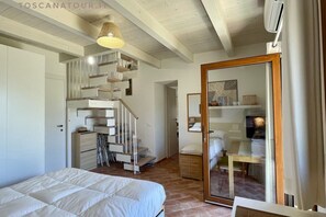 1 bedroom, iron/ironing board, bed sheets - Cottage Lavanda with sea view, by ToscanaTour (Guardistallo)