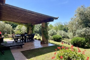 Outdoor dining - Cottage Lavanda with sea view, by ToscanaTour (Guardistallo)